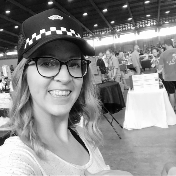 Meet your Posher, Lindsey - Picture 1 of 1